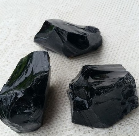 svart obsidian inredning